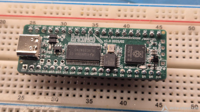 La taille d'une EPROM, mais... elle a tout d'une grande